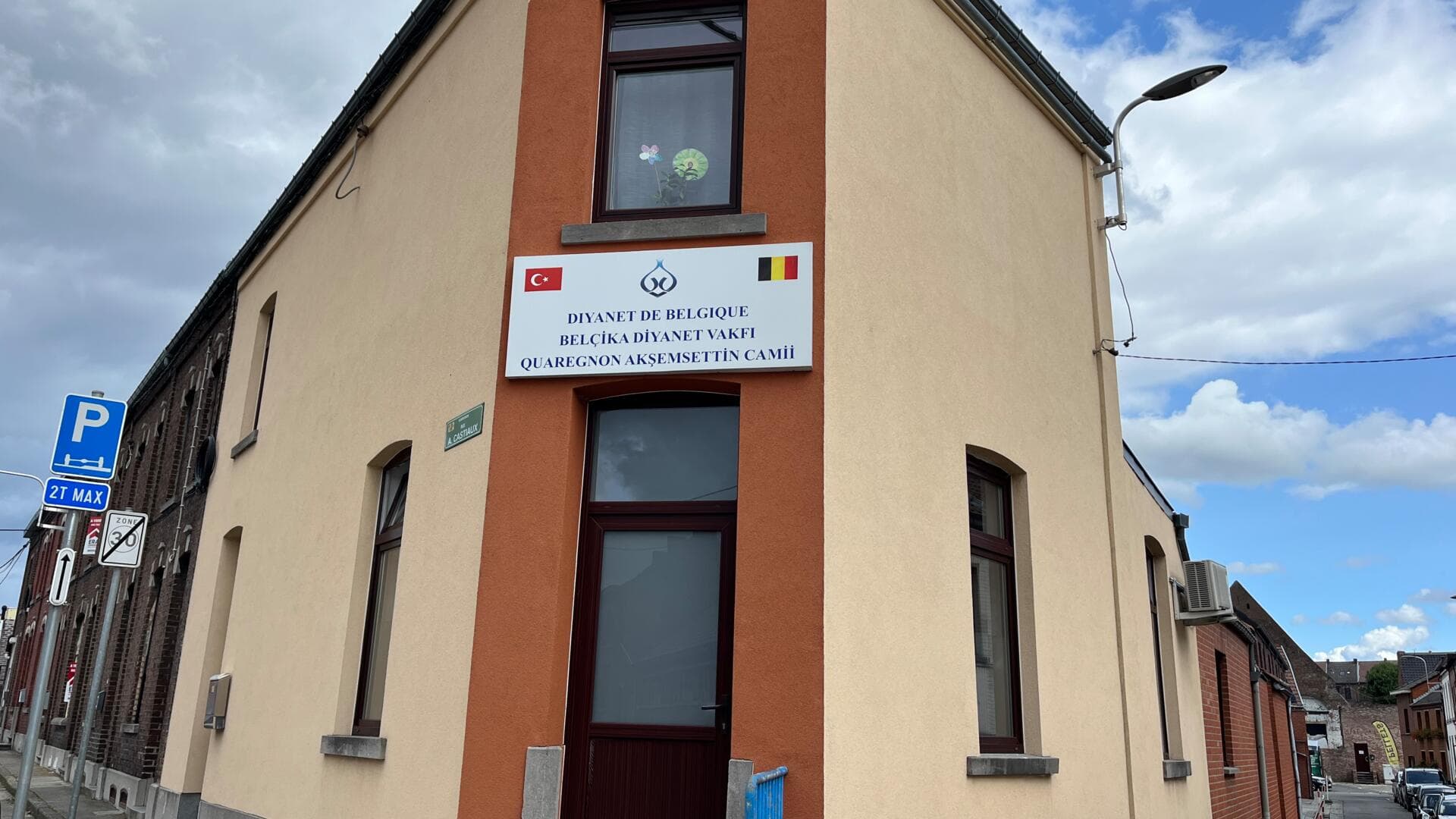 DİYANET AKSEMSEDDİN CAMİ - Moskee in België